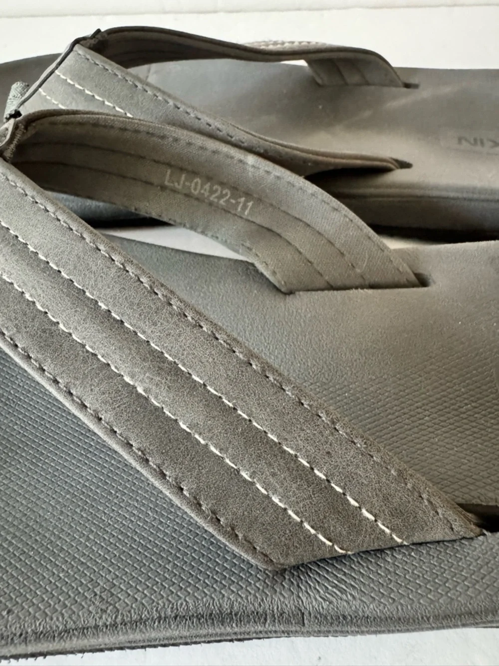 Rockin Men's Size 10 Comfortable Gray Thong Leather Sandal Flip Flops
